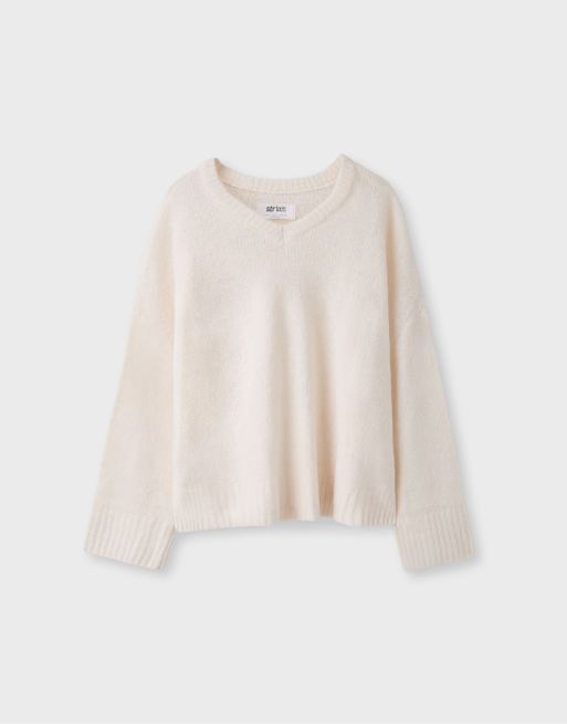 Stradivarius pull en maille col V écru, 6 de 7