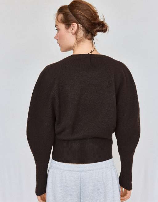 Stradivarius pull en maille doux au toucher à manches bouffantes marron, 4 de 7