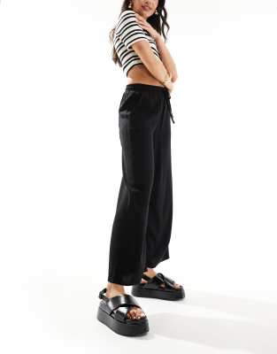 Stradivarius pull on linen look cropped trouser in black