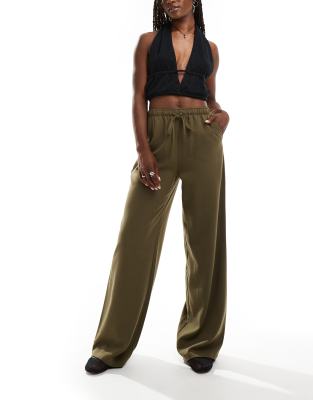 Stradivarius pull on trouser in khaki-Green