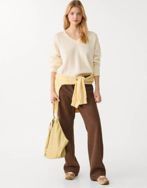 Stradivarius – Pullover aus gefilzter Baumwolle in Vanille mit V-Ausschnitt - view 1