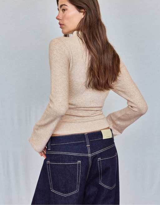 Stradivarius Pullover mit Knöpfen und Stehkragen in Stein, 3 von 7