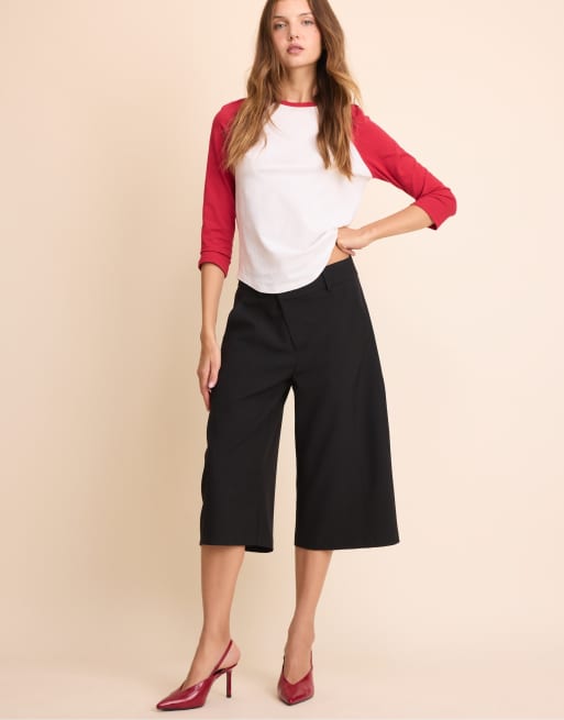 Stradivarius Pumps mit V-Ausschnitt, Slingback und Stilettoabsatz in Rot, 2 von 6