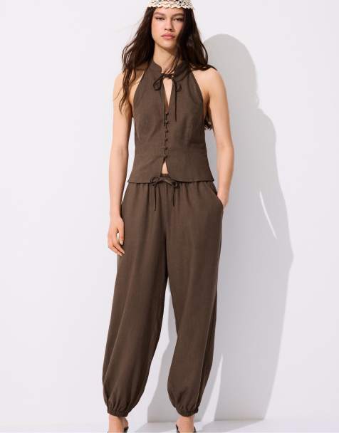 Stradivarius – Qipao – Brun topp med halterneck och knäppning - view 1