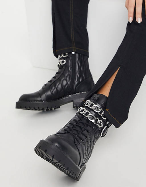 Stradivarius quilted boots with chain detail in black