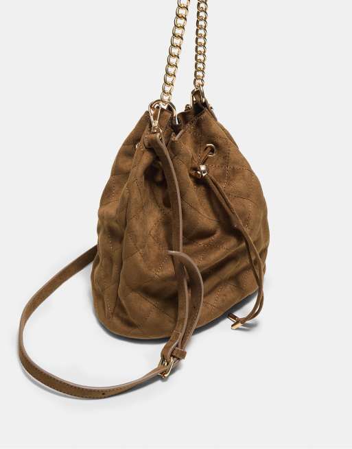 Stradivarius Quilted bucket crossbody bag in brown, 4 of 4