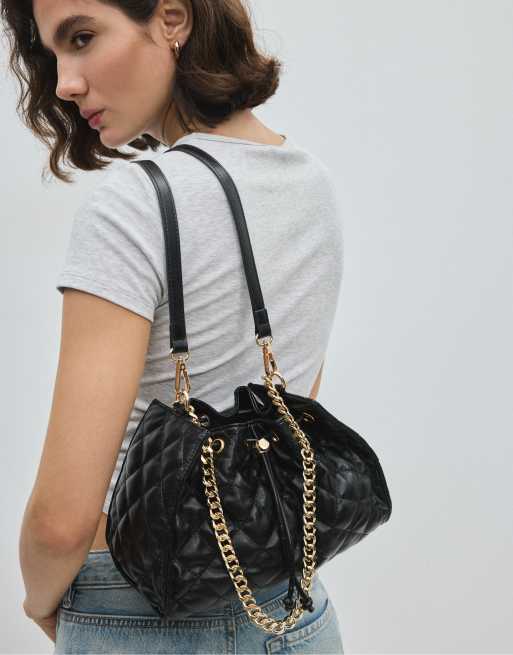 Stradivarius Quilted gathered shoulder bag in black, 2 of 4