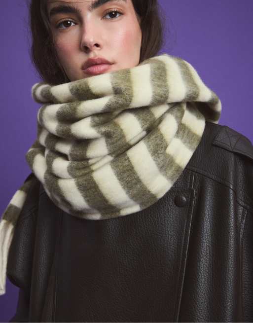 Stradivarius randig scarf i khaki, 3 av 4