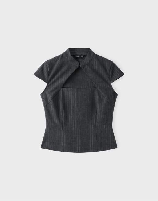 Stradivarius randig skjorta med utskurna detaljer och korta ärmar i mörkgrått, 6 av 7