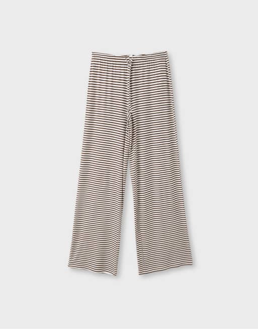 Stradivarius randiga joggingbyxor med smal midja i brunt, 6 av 7