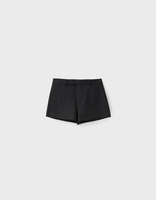 Stradivarius randiga skräddade shorts i svart, 6 av 7