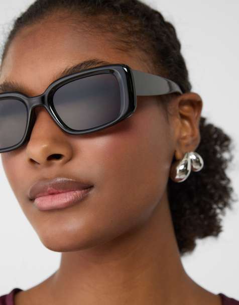 Stradivarius – Rechteckige Sonnenbrille in Schwarz - view 1