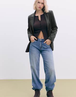Stradivarius - Regular-Fit-Blazer in Grün aus Wildlederimitat