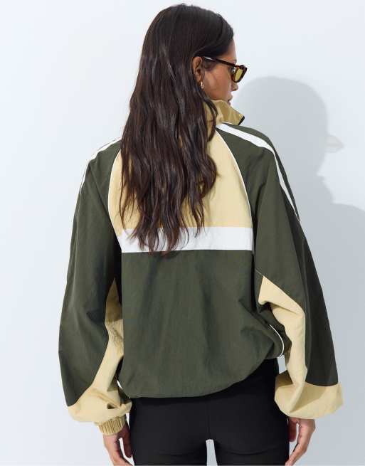 Stradivarius Regular-fit colourblock windbreaker in khaki, 3 of 7