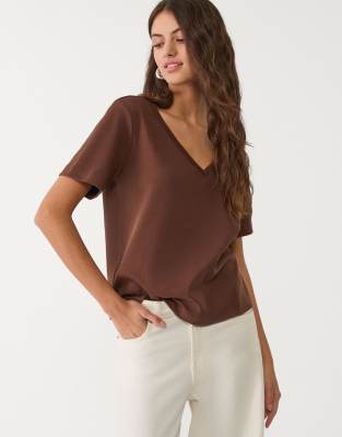 Stradivarius - Regular-Fit-T-Shirt aus schwerem Stoff in Braun