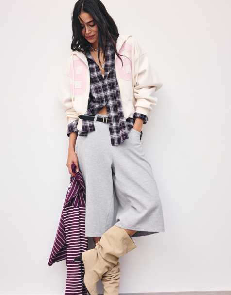 Stradivarius Regular printed sweatshirt in beige - view 1