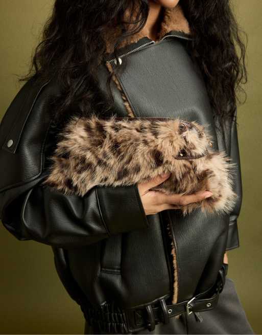 Stradivarius retro axelremsväska i karamell, 2 av 4