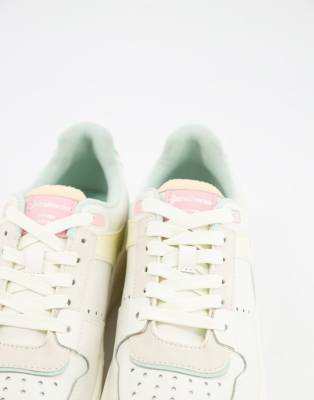 womens white converse size 5.5