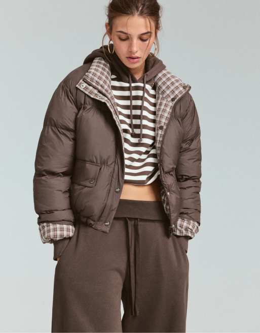 Stradivarius Reversible padded check jacket in brown, 4 of 6