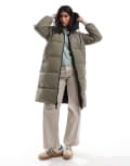 [Stradivarius] Stradivarius reversible puffer coat in khaki and black XL BLACK