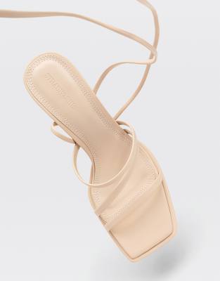 riemchensandalen creme