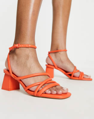 Stradivarius - Riemchensandalen in Orange mit Blockabsatz