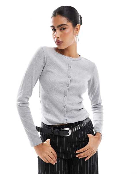 Stradivarius – Rippstrickjacke aus Jersey in Grau - view 1