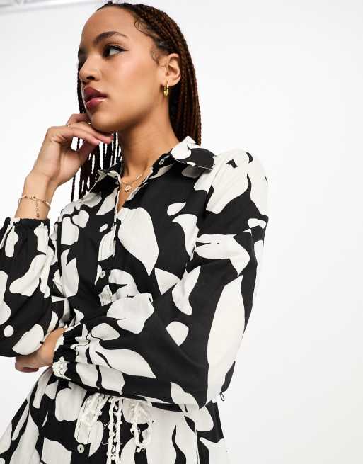 Stradivarius - Robe chemise imprimée à jupe virevoltante - Noir et blanc , 2 de 4