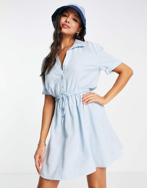 Stradivarius - Robe courte en chambray nouée à la taille - Bleu