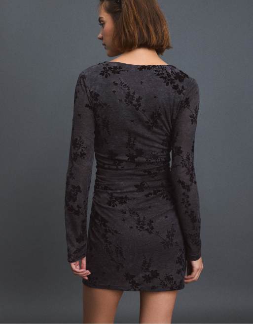 Stradivarius robe courte floquée gris foncé, 3 de 7