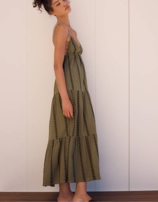 Stradivarius - Robe longue fluide à dos découvert - Kaki, 3 de 4