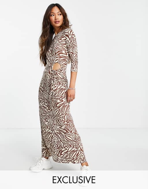 Stradivarius - Robe midi à manches longues avec découpe et motif animal abstrait