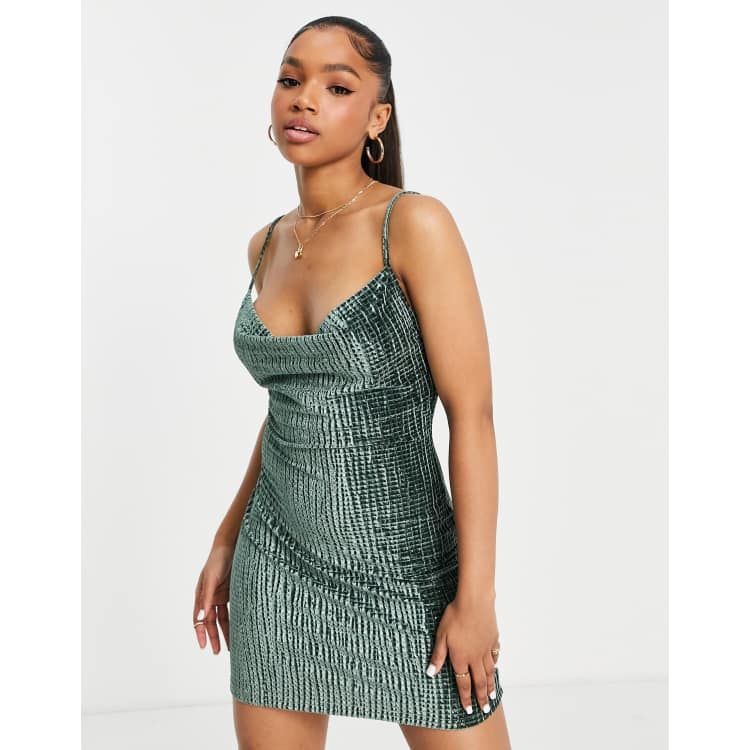 Stradivarius Robe nuisette en velours Vert emeraude ASOS