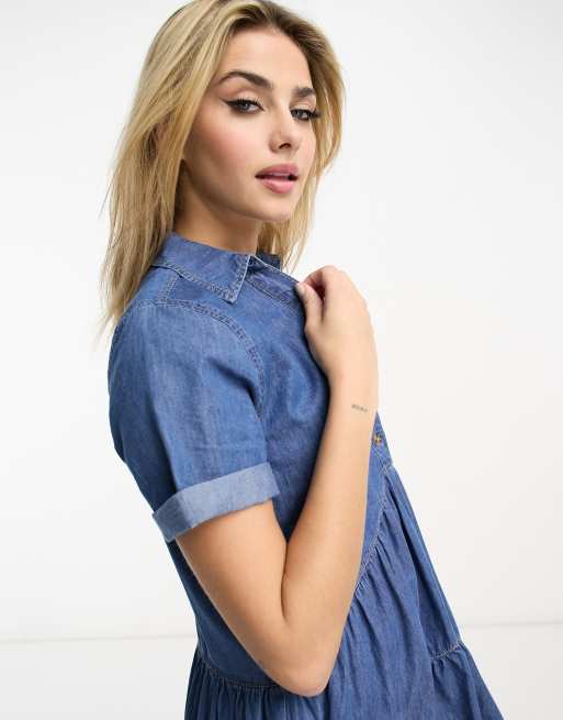 Stradivarius Robe t shirt courte en jean a volants etages Bleu moyen delave