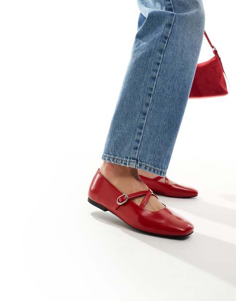 Stradivarius – Röda, platta ballerinaskor med spännen - view 1