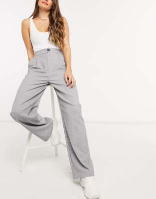 Stradivarius - Ruimvallende broek met wijde pijpen in grijs | ASOS