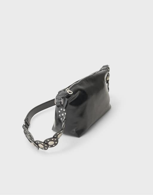 Stradivarius ruskind crossbody-taske med nitter i sort, 4 af 4