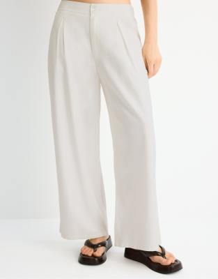 Stradivarius Rustic culottes in ecru