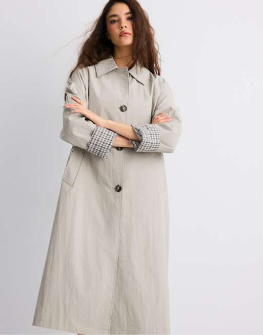 Stradivarius rutigfodrad lång trenchcoat i beige, 5 av 7