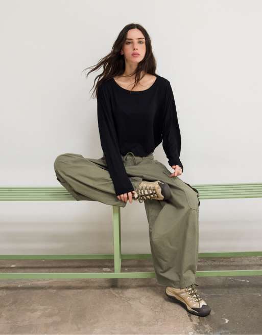 Stradivarius S008 trekking trainers in beige, 2 of 5