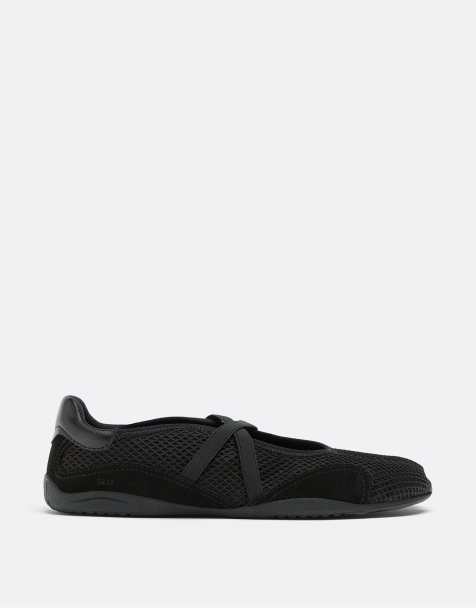 Stradivarius S032 split-toe sneaker trainers in black - view 1