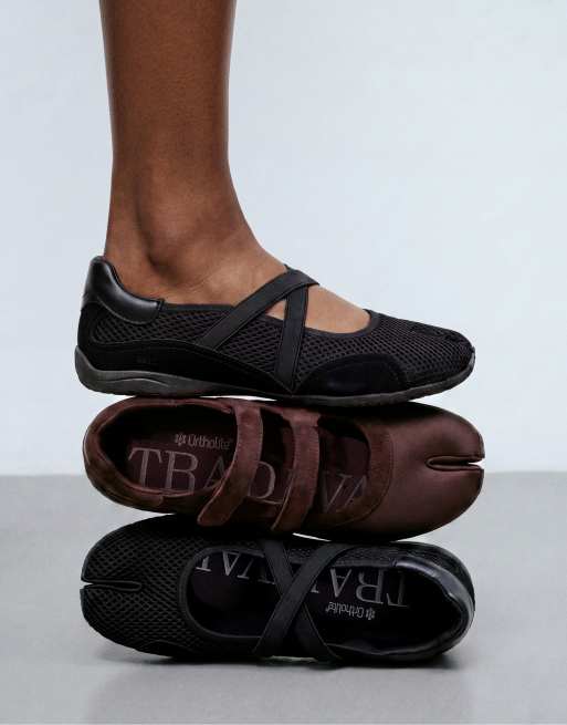 Stradivarius S032 split-toe sneaker trainers in black, 6 of 6