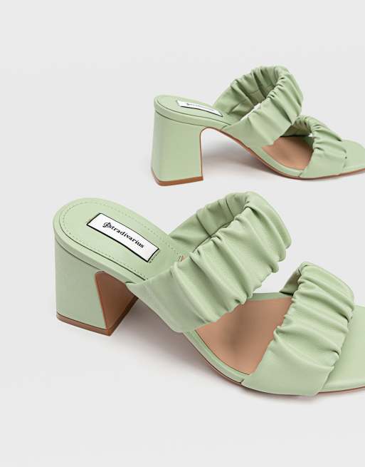 Stradivarius - Sabot con tacco e fascetta arricciata verdi, 4 di 4