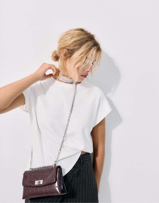 Stradivarius sac bandoulière rigide effet coco bordeaux, 3 de 4