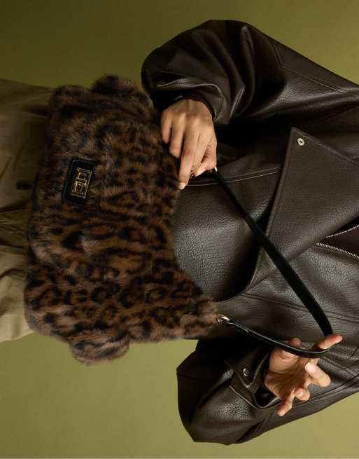Stradivarius Sac porté épaule à poche en faux-fur marron, 3 de 4