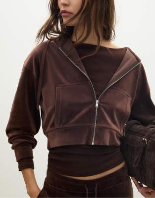 Stradivarius - Samt-Kapuzenjacke in Braun mit Reißverschluss-Brown