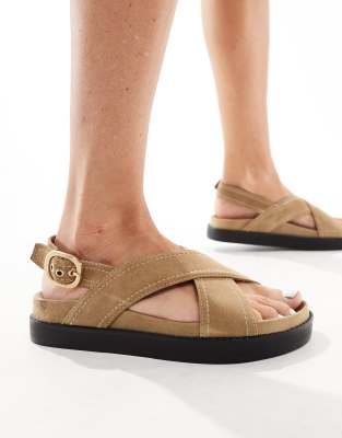 Stradivarius - Sandalen in Hellbraun mit überkreuztem Riemen und Fersenriemen-Neutral