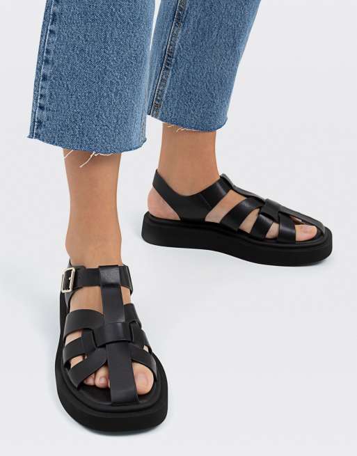 Stradivarius – Sandalen in Schwarz mit dicker Sohle
