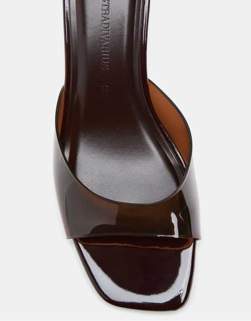 Stradivarius – Sandalen in transparentem Braun mit Kitten-Absatz, 5 von 7