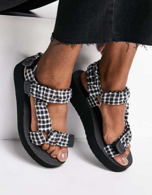 Stradivarius - Sandalen met bandjes met gingham ruit in zwart